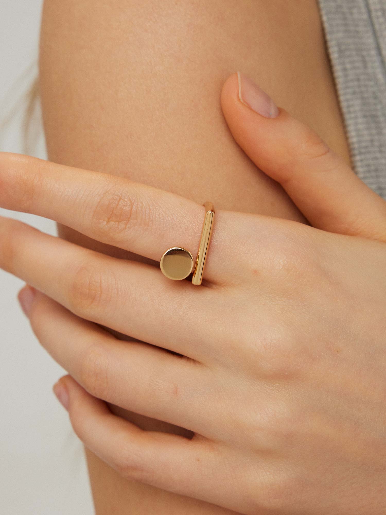 Curved Stud Ring